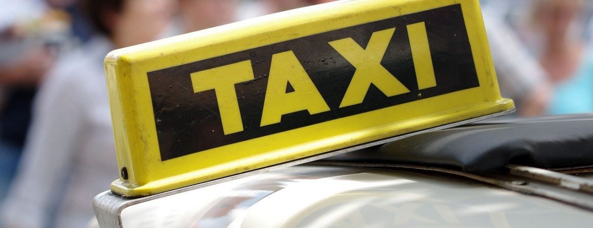 Taxi w Warszawie – potrzebujesz taniego taxi z możliwością wynajęcia busa lub bagażówki? Sprawdź ofertę Eko Taxi!